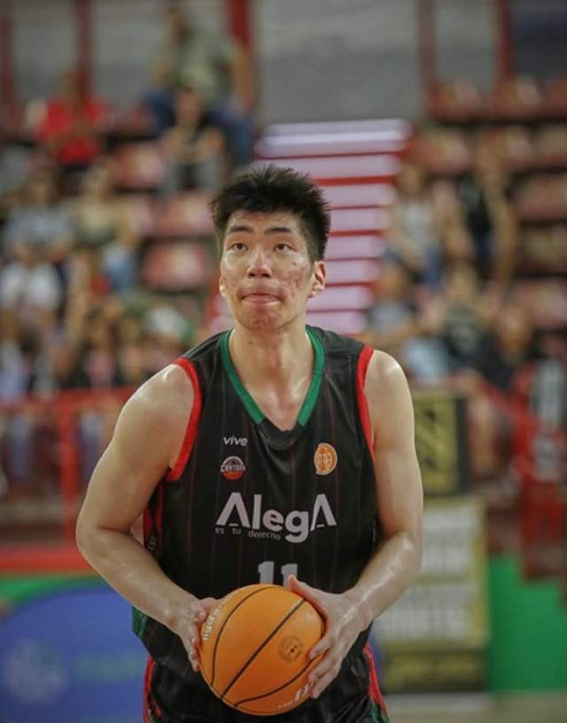 开云体育APP下载-牺牲这么大？2米21男篮国手留洋月薪2000欧，放弃600万，本人确认