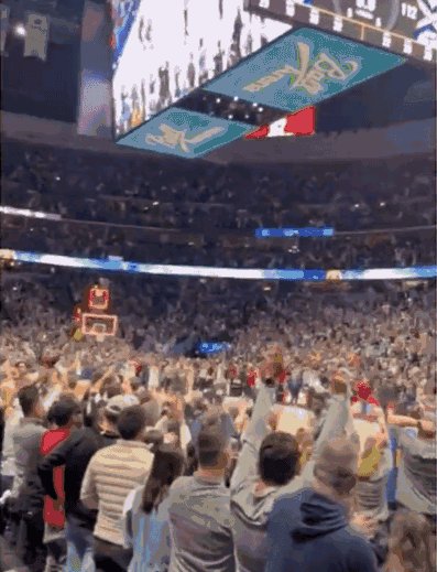 kaiyun-爱德华兹被控砸伤球场工作人员 或面临18个月监禁