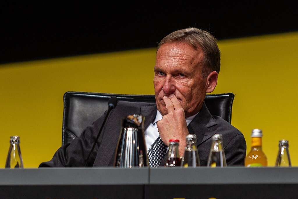 开云官网-瓦茨克：欧足联应引入财务违规扣分规则和工资帽，仅罚钱根本没用