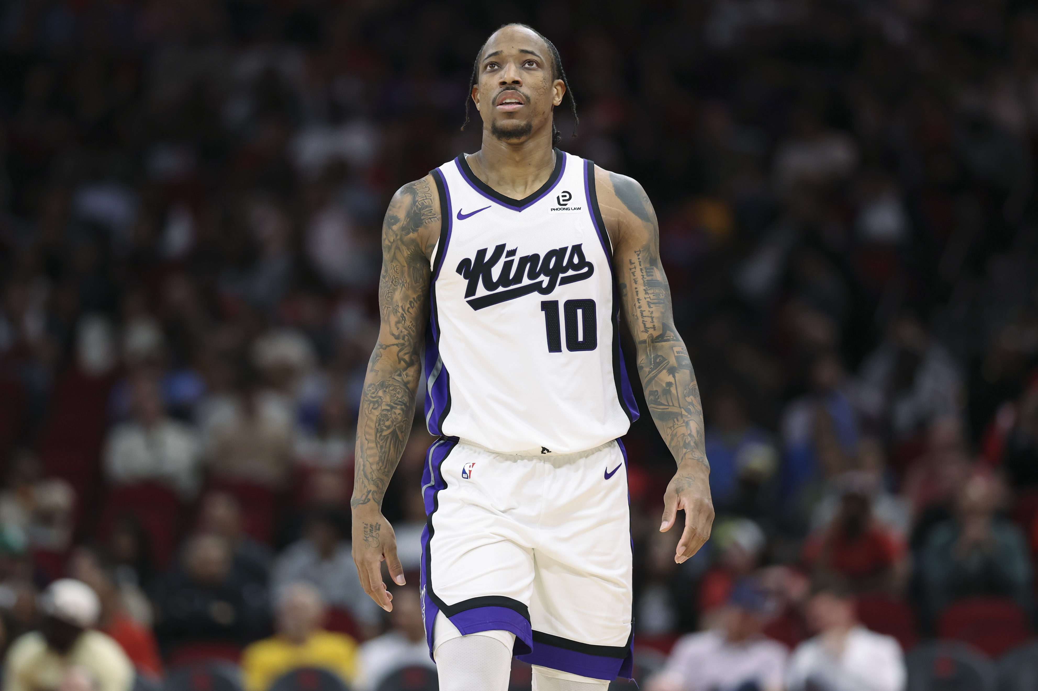 湖人追求目标增加，德罗赞威金斯，雄鹿想交易引援，留住字母哥|洛杉矶|吉安尼斯·安特托孔波|NBA|伦纳德|扬尼斯-阿德托昆博_新浪新闻