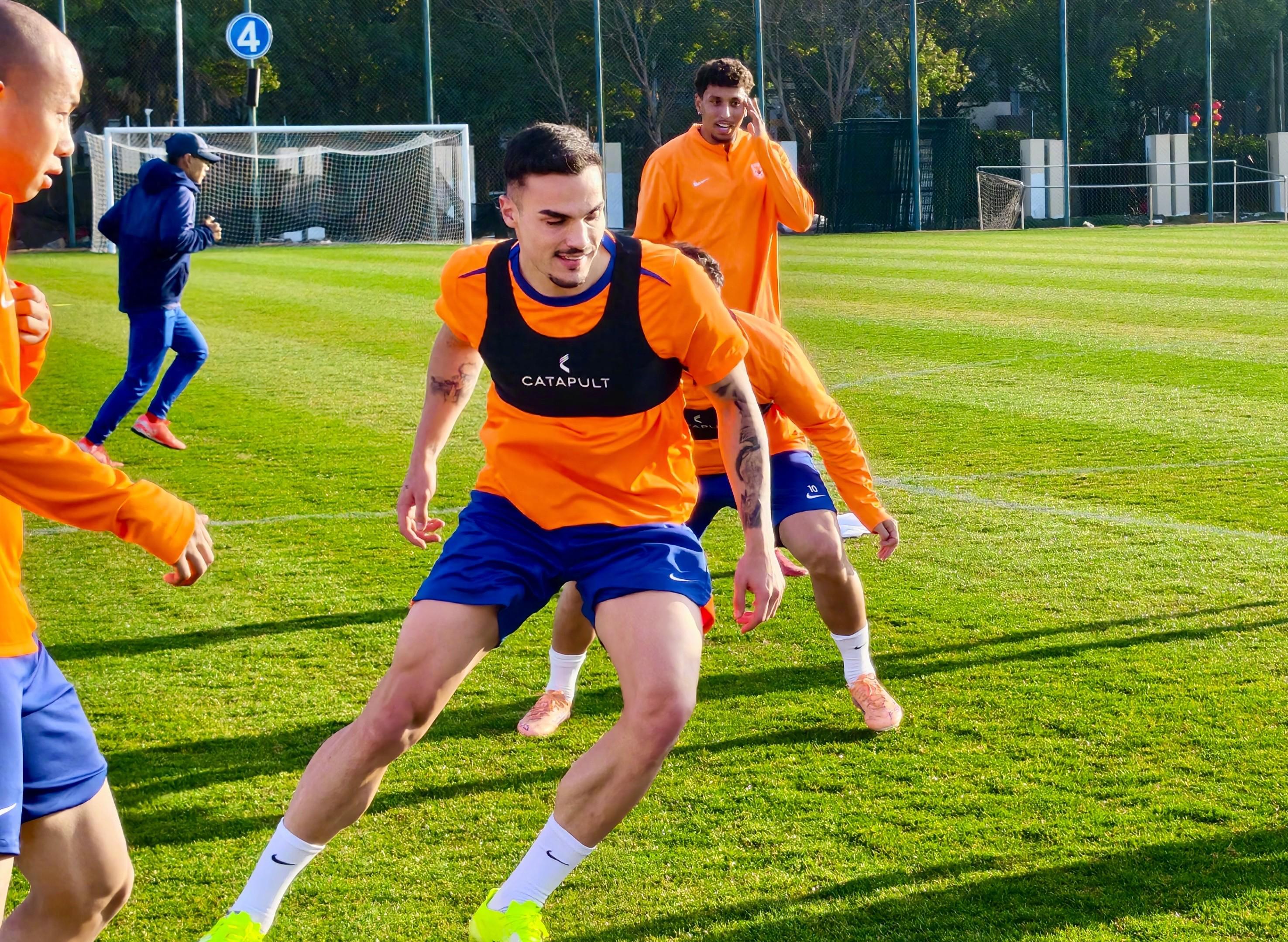 kaiyun-阿尔瓦罗带着彭啸踢铁人四叉戟冲击 李金羽不会飘 泰山队拒绝爆冷